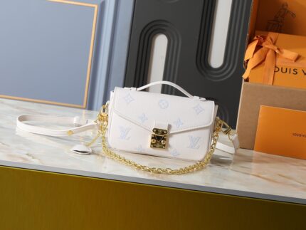 LV M46279 Pochette Métis East West Handbag