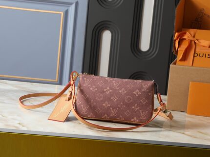 LOUIS VUITTON Pochette Accessories Handbag Fuchsia Brown