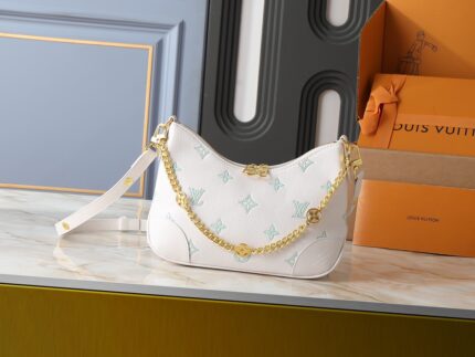 LOUIS VUITTON Boulogne Handbag Chic and elegant