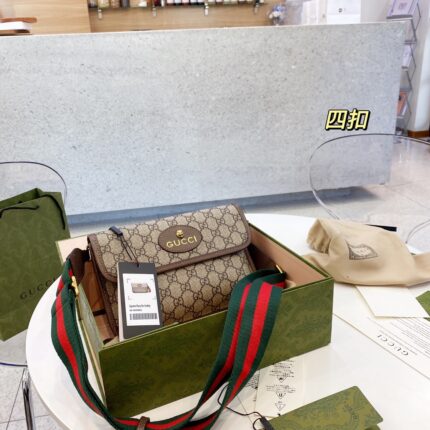 Gucci tiger head waist bag  camera bag